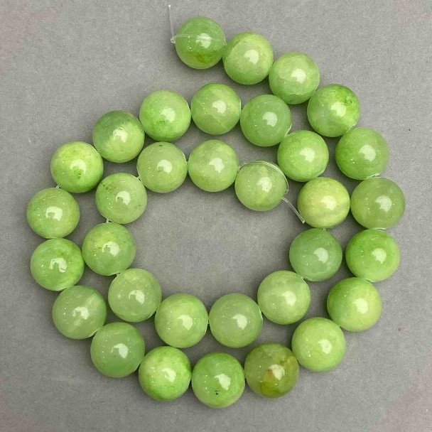 חרוזי אוניקס טבעיים על חוט 12 מ״מ
