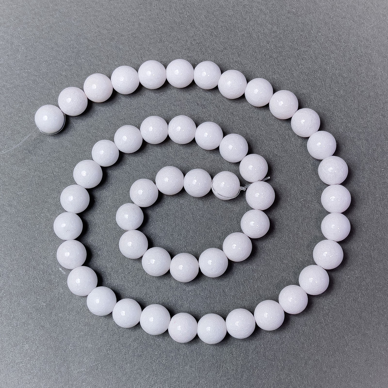 חרוזי אגט לבן (מדחוס) כדור חלק, קוטר 8 מ״מ±, אורך 40 ס״מ± על חוט