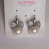 עגילים Xuping עם פנינת מאיורקה לבנה וסטרזים לבנים, קוטר 10 מ״מ, אורך 19 מ״מ, רודיום
