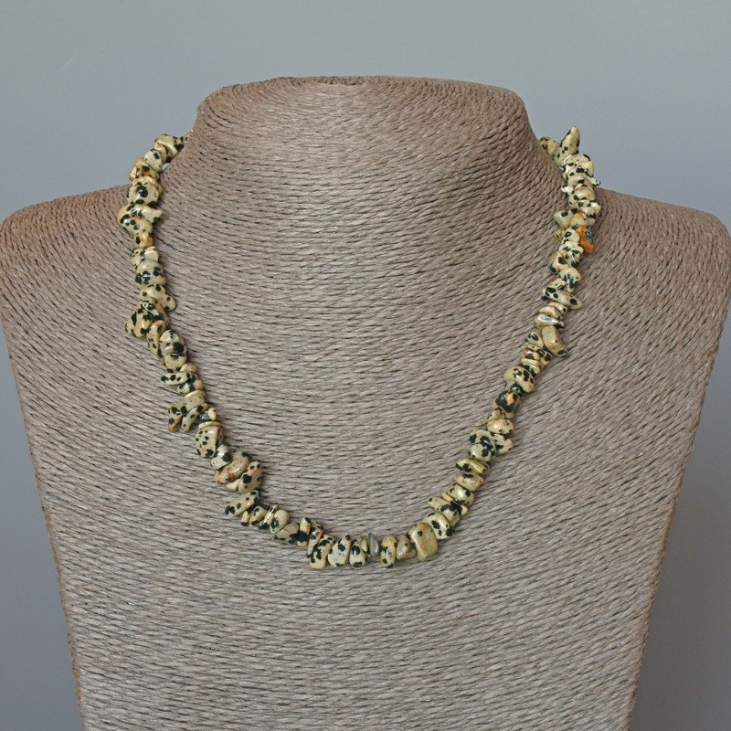 שרשרת מאבן ג'ספר «דלמטינסק» טבעית, חרוזים גרוסים, קוטר 9×4 מ״מ ±, אורך 46 ס״מ