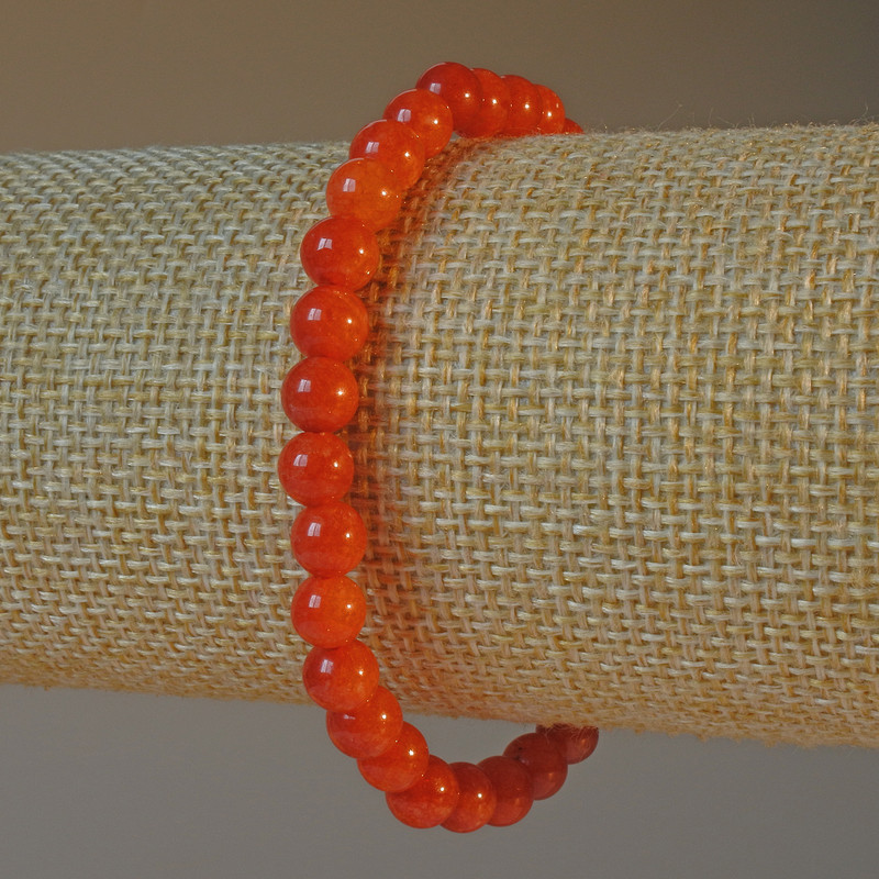 צמיד אבן ישמה אדומה (דחוס) חרוז חלק, קוטר 6 מ״מ±, אורך 18 ס״מ± (אלסטי)