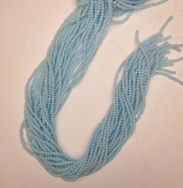 חרוזי קריסטל צ'כי כחולים מחוספים בצורת רונדל, קוטר 3×2.5 מ״מ, אורך 38 מ״מ בערך על חוט