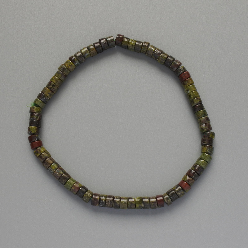 צמיד מאבן יאשמה «דם הדרקון» – דיסק מאבן טבעית, קוטר 4.5×2.5 מ״מ ±, אורך 18 ס״מ ± (אלסטי)