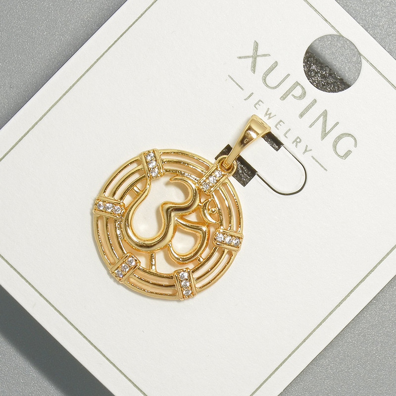 תליון «מנטרה הינדואיסטית אום» Xuping בזהב מצופה עם זירקונים לבנים, קוטר 18 מ״מ, אורך 26 מ״מ, זהב מצופה 18K