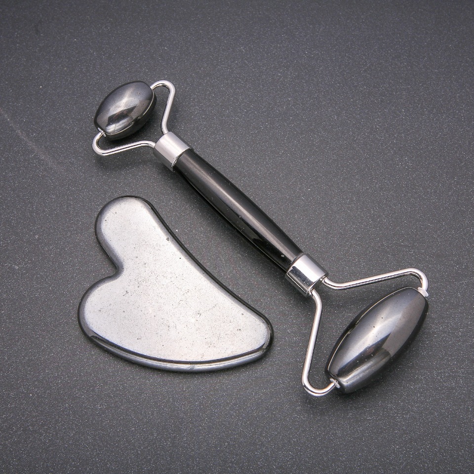 סט מסאז'רים מהמטיט — אבן טבעית, גלילי (אורך כ-14 ס״מ) + גוא-שא (כ-5×8 ס״מ), מתכת בצבע כסף