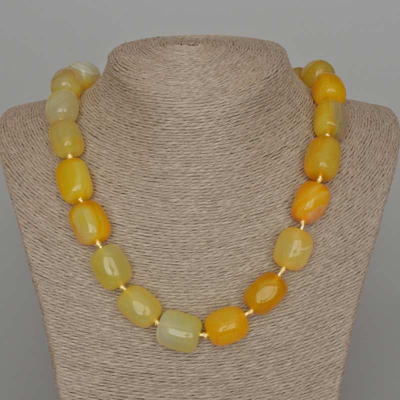שרשרת מאגת צהובה – אבן טבעית, לבנים מלבניים, גודל כ-15×20 מ״מ, אורך 50 ס״מ