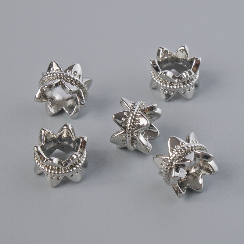 אביזרי חרוז-הכנסה, קוטר 5,5×7 מ״מ +/-; חור בקוטר 4 מ״מ; צבע מתכת כסוף; 1 יחידה