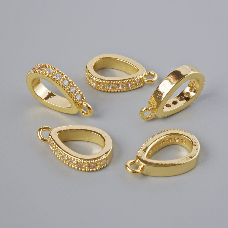 פתח תלייה זהוב עם זירקונים לבנים, גוון מתכת זהוב, קוטר 15×3 מ״מ +- 1 יחידה