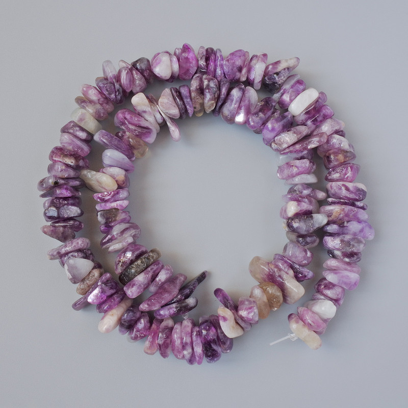 חרוזים פוספוסידריט אבן טבעית בצורת פתית, קוטר 11×3 מ״מ, אורך 39 ס״מ על חוט