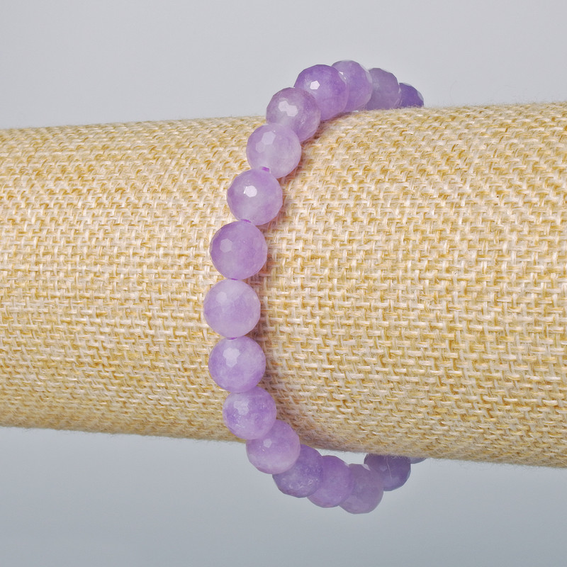 צמיד אמטיסט לבנדר מאבן טבעית, כדור חרוט, בקוטר 8 מ״מ+-, אורך 18 ס״מ+- (אלסטי)