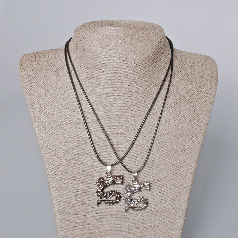 תליונים זוגיים «דרקון» אמייל שחור ומתכת כסופה 33×26 מ״מ+ -, אורך 45-50 ס״מ+