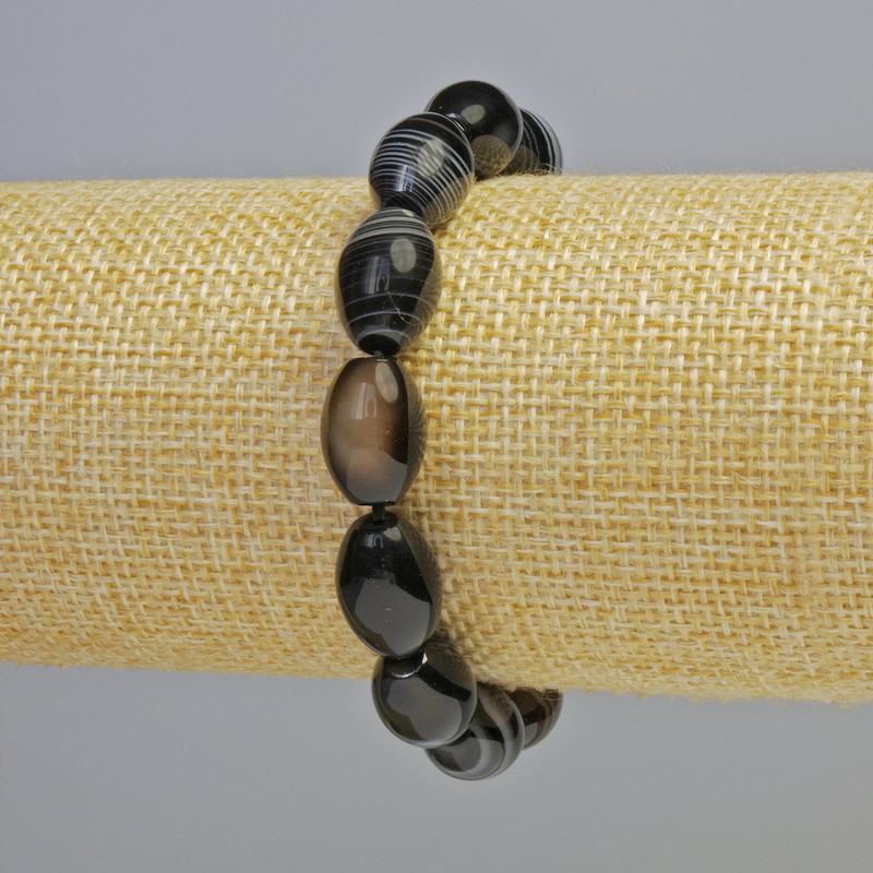 צמיד אגט שחור מאבן טבעית – צורה אובאלית, 10×14 מ״מ ± (אלסטי), אורך 18 ס״מ+