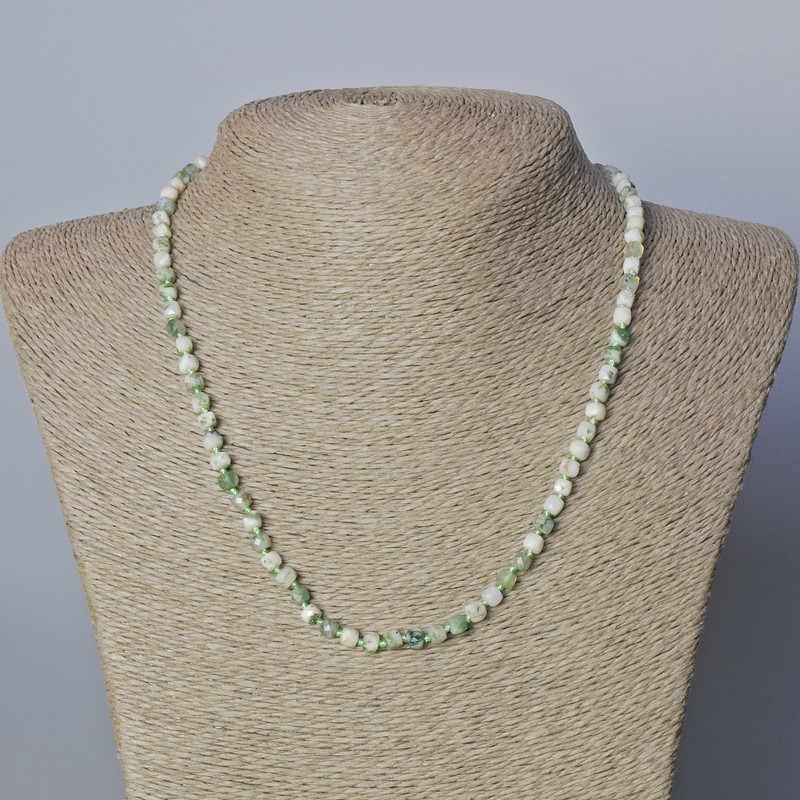 שרשרת אגט מוס טבעי, חרוזים מלוטשים בצורת קוביה, קוטר 4 מילימטר, אורך 45–48 סנטימטר