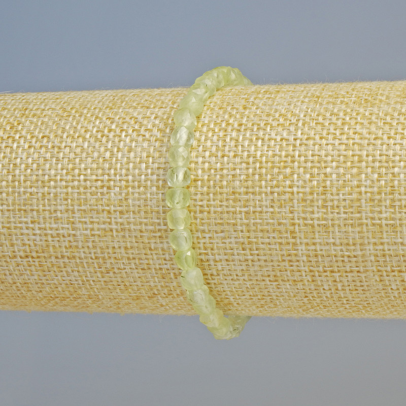 צמיד פרהנייט מאבן טבעית – קובייה מחורצת בקוטר 4–5 מ"מ ± (בסיס אלסטי) – אורך 18 ס"מ+