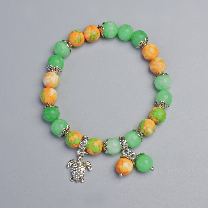 צמיד «וריסציט» (אקריל מלאכותי) ו«נפריט» (מלאכותי), קוטר כ-8.5 מ״מ +/- (אלסטי), אורך 18 ס״מ +/- עם התקנים מתכתיים