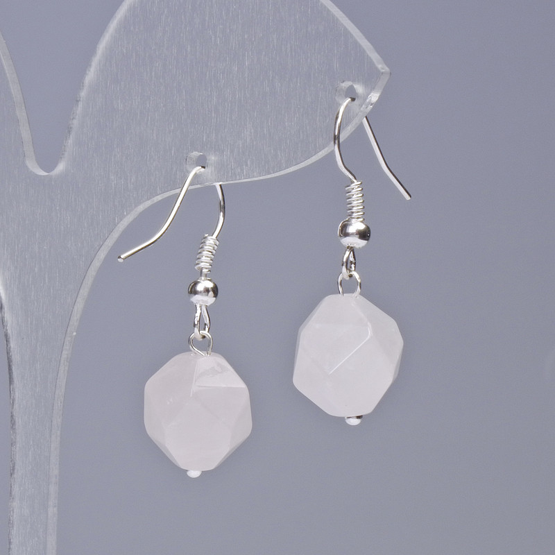 עגילים מקוורץ ורוד טבעי — אבן טבעית, חיתוך רב-פנים, קוטר 10.5×12 מ״מ, אורך 32 מ״מ