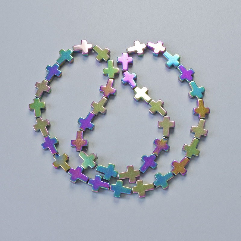 חרוזים המטיט "צלב" צבע משתנה, קוטר 8,5×10,5×3 מ״מ+-, אורך 40 ס״מ+- על חוט