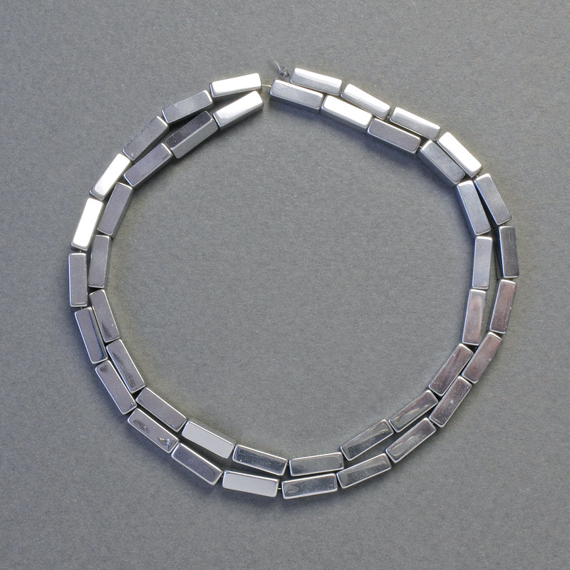 מחרוזת חרוזי המטיט מלבניים, צבע כסף, קוטר 9×3 מ״מ, אורך 42 ס״מ