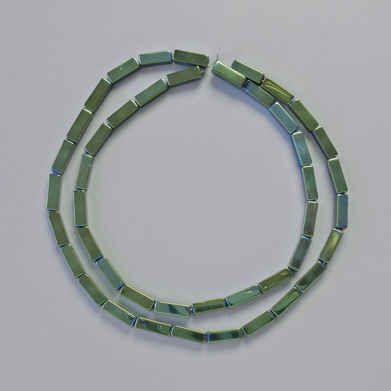 שרשרת חרוזי המטיט מלבנים 9×3 מ״מ ± גוון ירוק משתנה