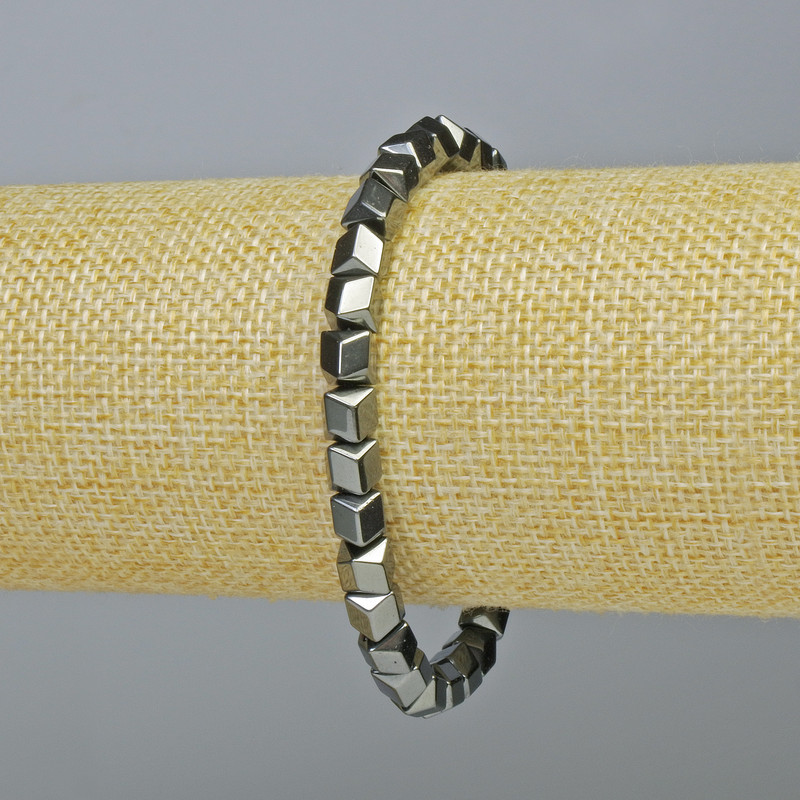 צמיד המטיט משושה זיגזג בצבע שחור, קוטר 6×6 מ״מ ±, אורך 18 ס״מ ± (אלסטי)