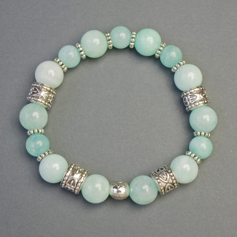 צמיד אמזונייט עם חרוזים בקוטר 10 מ״מ ו-8 מ״מ, אורך 18 ס״מ+- על בסיס אלסטי