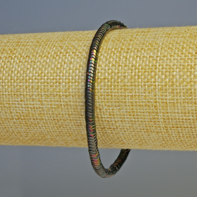 צמיד המטיט רונדלי גלי בצבע שחור רב-גווני, קוטר 4×1 מ״מ, אורך 18 ס״מ, אלסטי