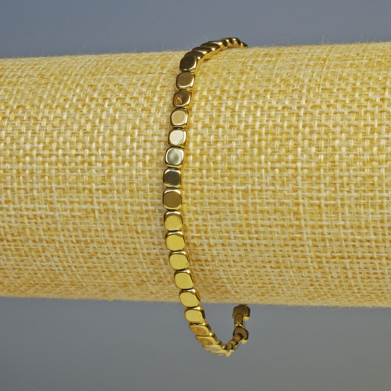 צמיד המטיט מרובע בצבע זהב