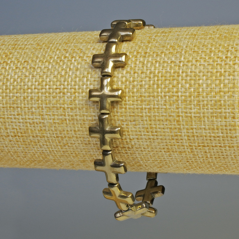 צמיד המטיט בצורת צלבים בצבע נחושת בהיר, קוטר 12,5×12,5 מ״מ ±, אורך 18 ס״מ ± סטרץ