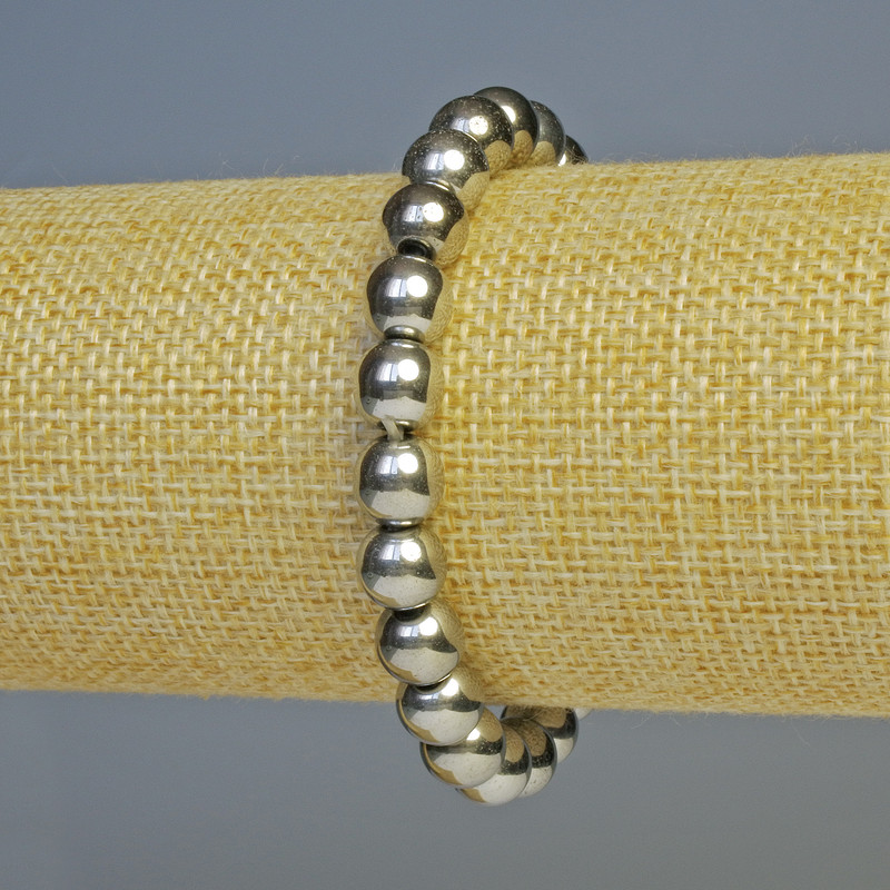 צמיד המטיט חרוז בצבע כסף, קוטר כ-8 מ״מ, אורך כ-18 ס״מ, גמיש