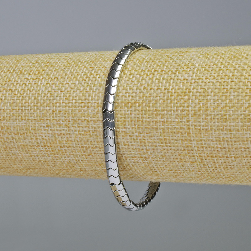 צמיד המטיט בצורת נחש זיגזג גל בצבע כסף, קוטר 5×4×3 מ״מ ±, אורך 18 ס״מ ±, אלסטי
