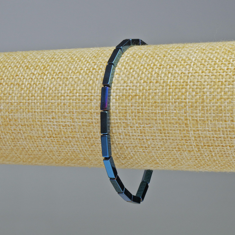 צמיד המטיט בצורת מלבנים בצבע כחול, קוטר 9×3 מ״מ, אורך 18 ס״מ, על בסיס אלסטי