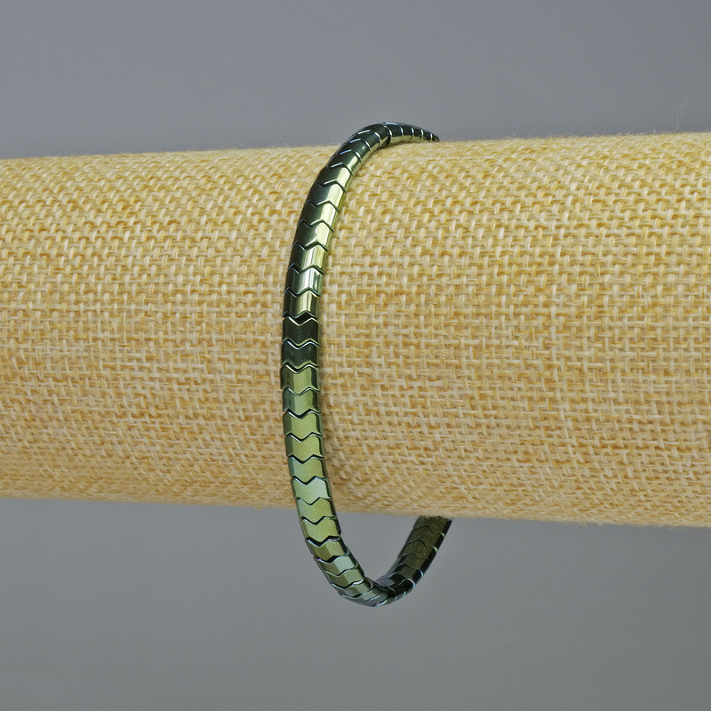 צמיד המטיט «נחש» מרובה-גוונים ירוקים, קוטר 5×4×3 מ״מ +/-, אורך 18 ס״מ +/- גמיש