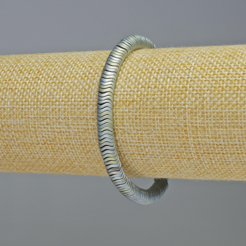 צמיד המטיט רונדל גל קשת כחול-תכלת מאט, קוטר 6×1 מ״מ +-, אורך 18 ס״מ +- אלסטי