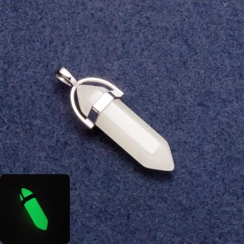 תליון אוניקס שמאיר בחושך, בצורת הקסגון "זוהר ירוק"