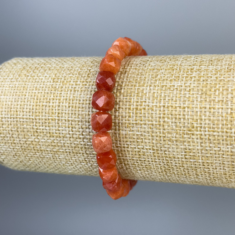 צמיד נפריט מאשאן מגולף 7×7 מ״מ+- אורך 18 ס״מ+- סטרץ