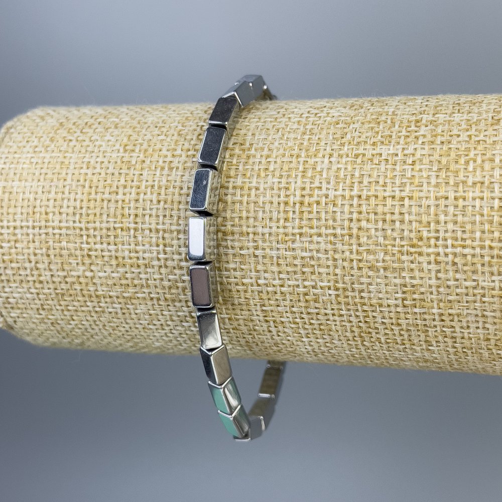 צמיד המטיט מלבני בצבע כסוף, קוטר 8×4 מ״מ+-, אורך 18 ס״מ+- אלסטי