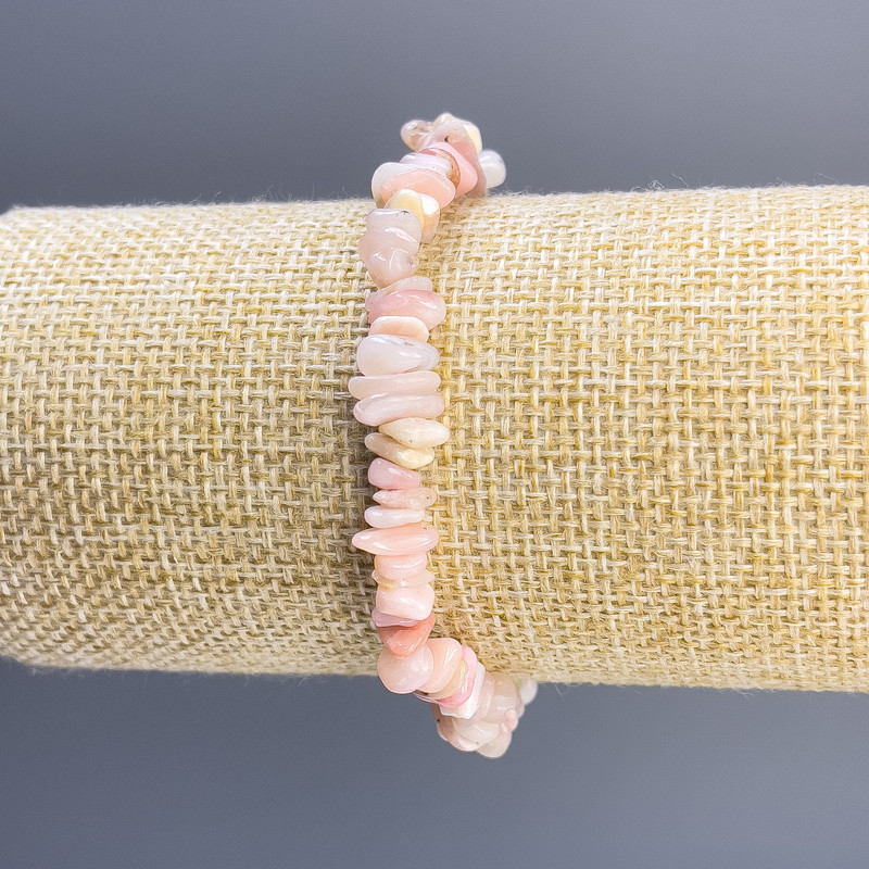 צמיד אופל ורוד — שבב 8×3 מ״מ, אורך 18 ס״מ אלסטי