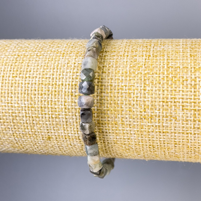 צמיד ברקת בצורת קוביה מחורצת, קוטר 5×5 מ״מ ±, אורך 18 ס״מ ± סטרץ'