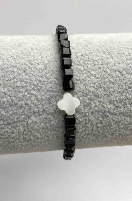 צמיד טורמלין בצורת קוביה מחורצת, ממד 4×4 מ״מ ±, הוספת פרלאמוטר, אורך 18–23 ס״מ ± עם שרשרת הארכה