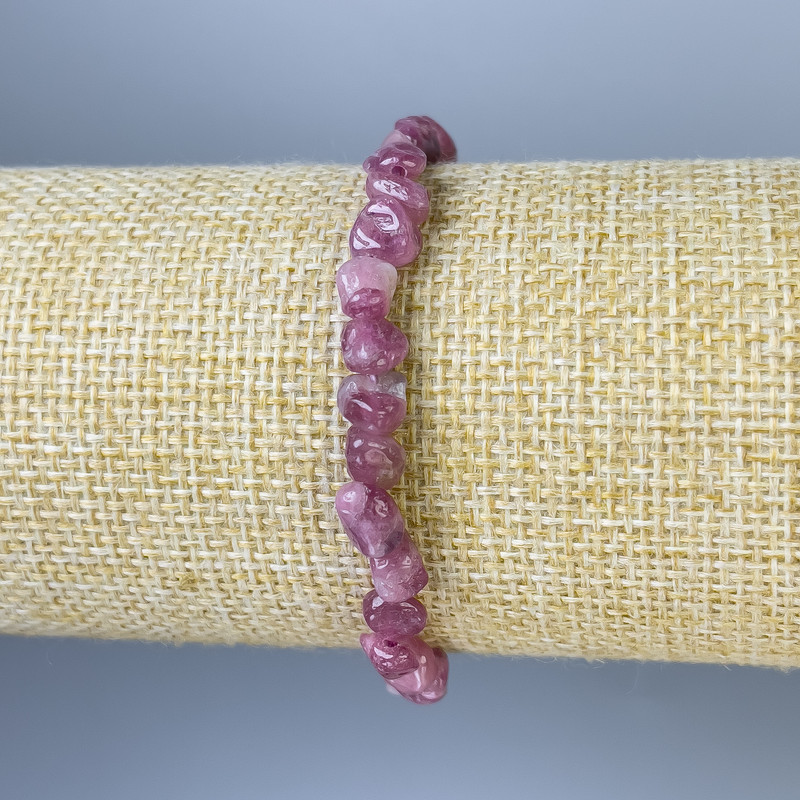 צמיד טורמלין מחוצב, קוטר 6-8×6-8 מ״מ, אורך 18 ס״מ, על בסיס אלסטי