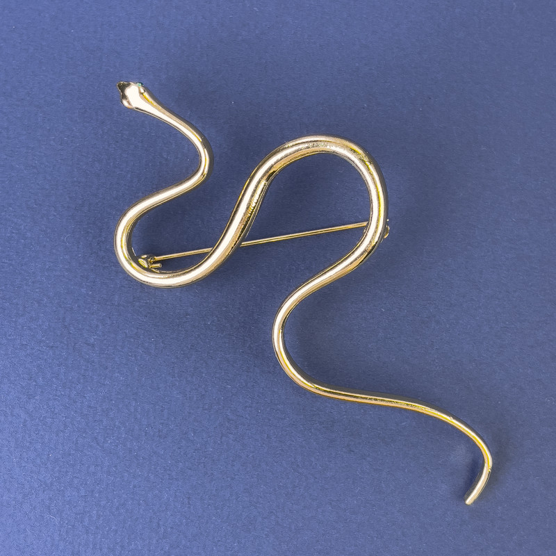 סיכת «נחש» ממתכת זהובה 98×50 מ״מ+