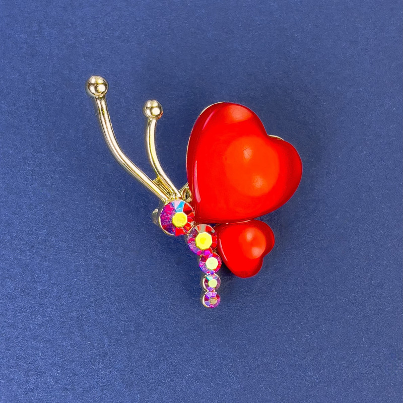 סיכת פרפר, קוטר 34×21 מ״מ ± עין החתול האדומה, זרקונים, מתכת מוזהבת