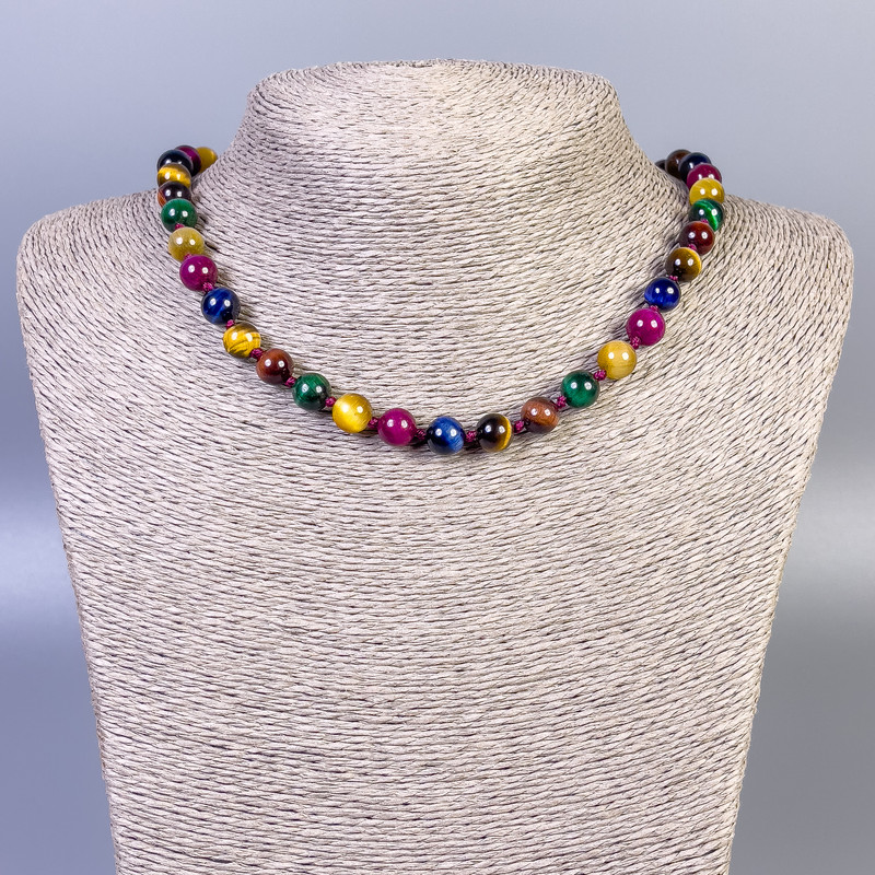 שרשרת חרוזים בעין הטייגר, עין החתול ועין הבקר, קוטר כ-8 מ״מ, אורך כ-45 ס״מ, עם סגר