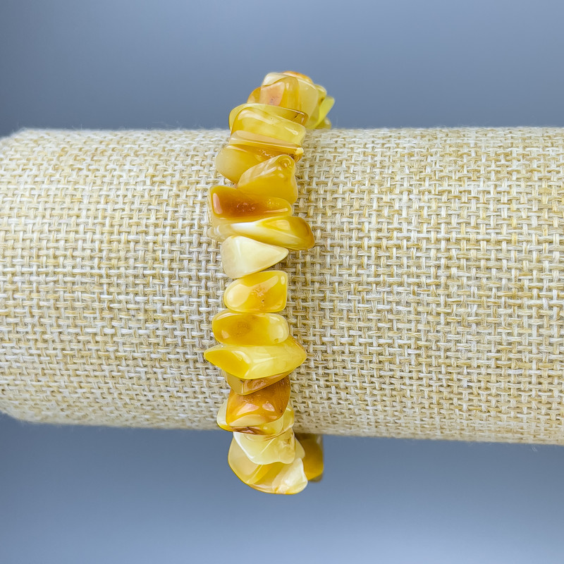 צמיד ענבר שבבי, קוטר 10-16×4-7 מ״מ ±, אורך 18 ס״מ ±, אלסטי