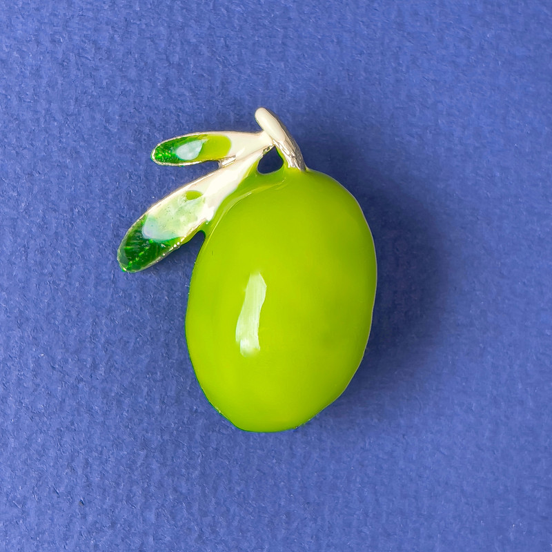 סיכת זית ירוקה בהירה עם אמייל, 30×24 מ״מ, מתכת זהובה