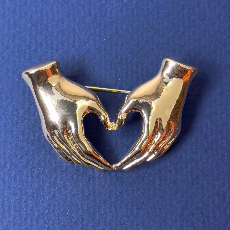 סיכת ידיים מתכת זהובה 42×28 מ״מ+