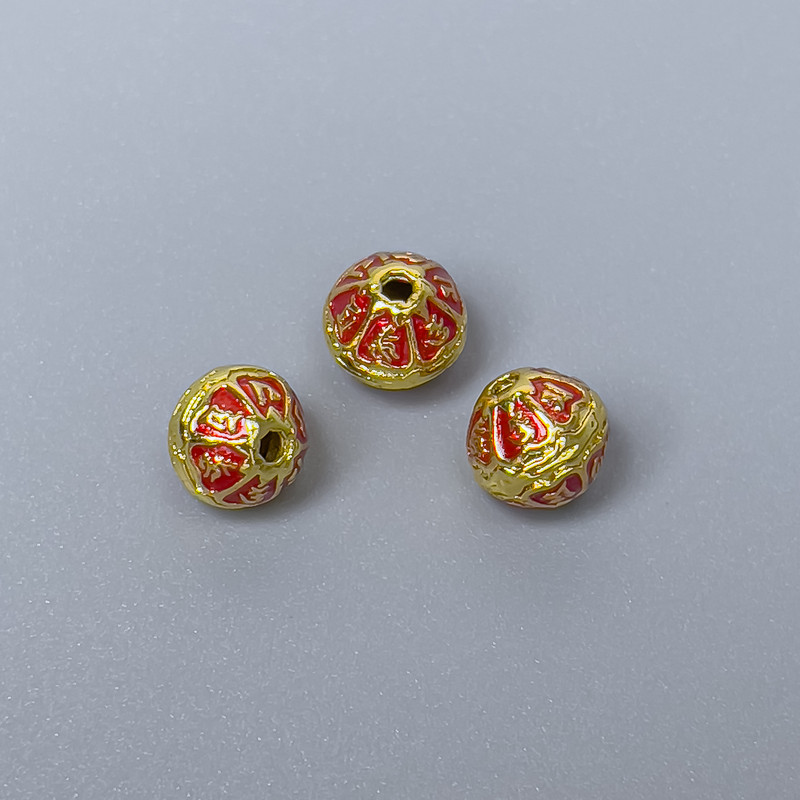 חרוז קלואזון אדום אמייל, קוטר 7×6 מ״מ, פתח 1 מ״מ, צבע מתכת זהוב, יחידה אחת