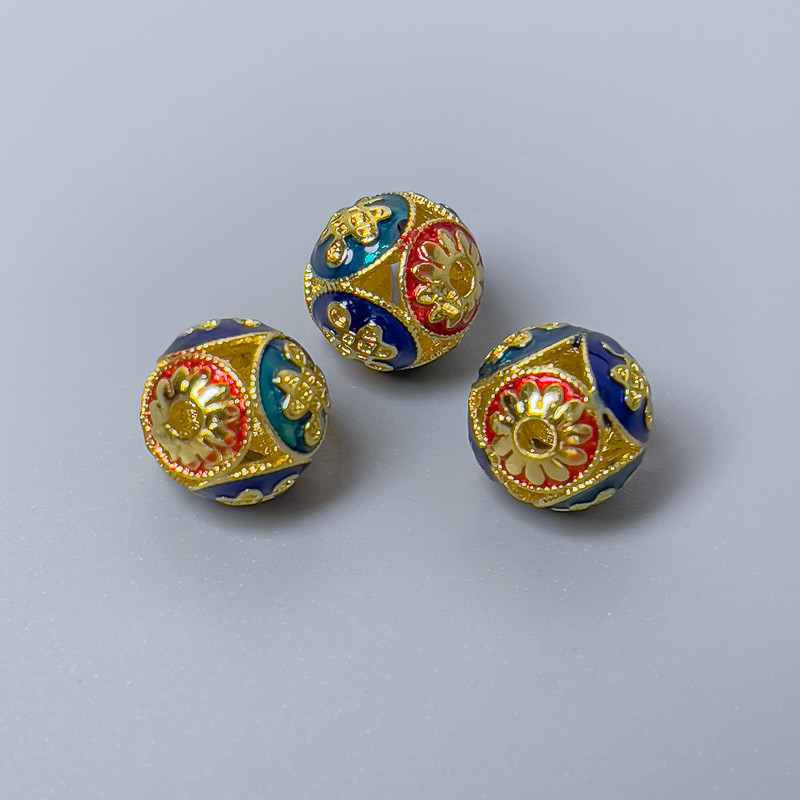 חרוז קלואזון אדום-תורקיז-כחול אמייל, קוטר 10 מ״מ ± פתח 1.8 מ״מ, צבע מתכת זהוב, יחידה אחת