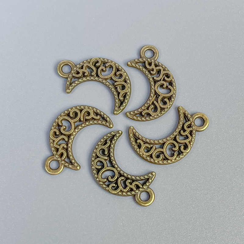 אביזרי תכשיטים - תליון ירח בצבע ברונזה, מידות 18×11×1,5 מ״מ ± פתח בקוטר ≈2 מ״מ ± אריזה 14 יחידות