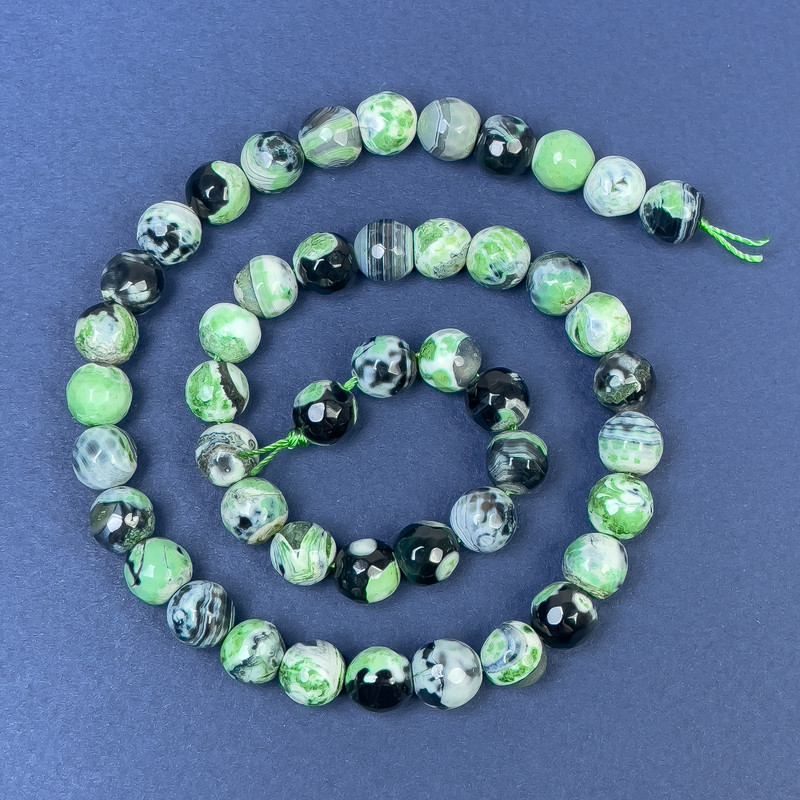 חרוזי אגאט על חוט, כדור מפוסל, קוטר 8 מ״מ, אורך 36 ס״מ